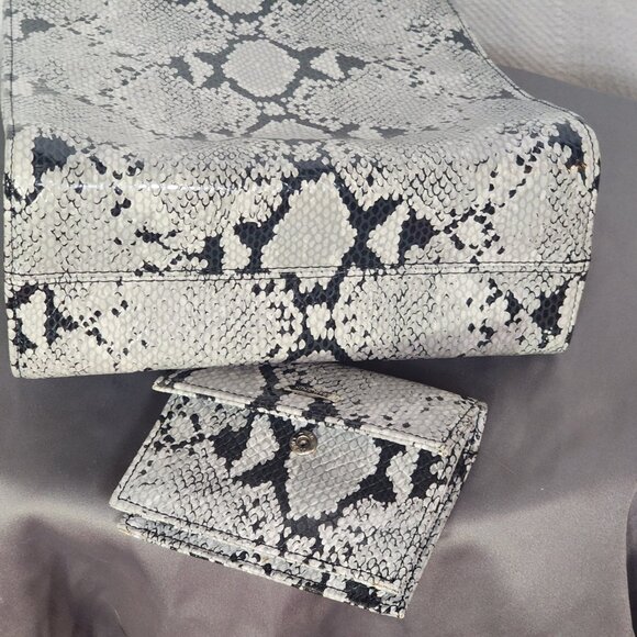 Nine West Vintage Faux Grey Black Snakeskin Bucket Bag with Matching Coin Purse - Picture 3 of 16